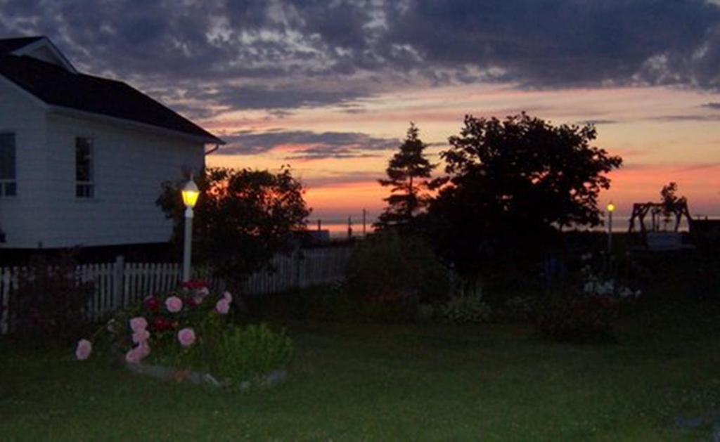 Gite La Ptite Falaise Hebergement Touristique Sainte Anne-des-Chênes エクステリア 写真