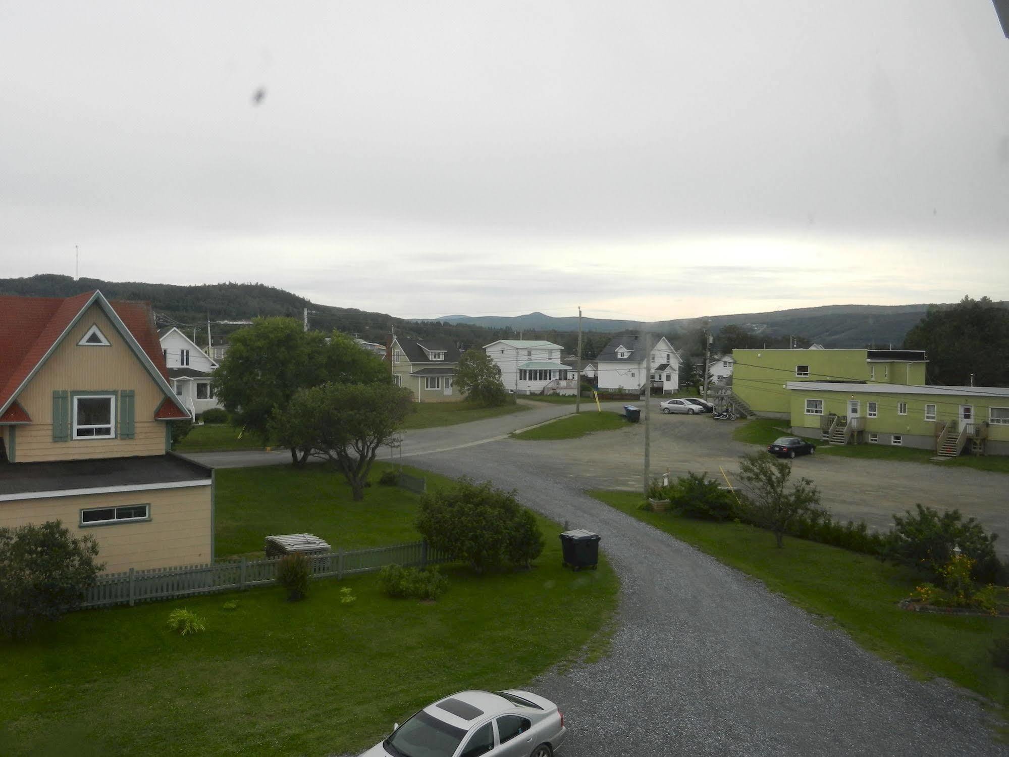 Gite La Ptite Falaise Hebergement Touristique Sainte Anne-des-Chênes エクステリア 写真