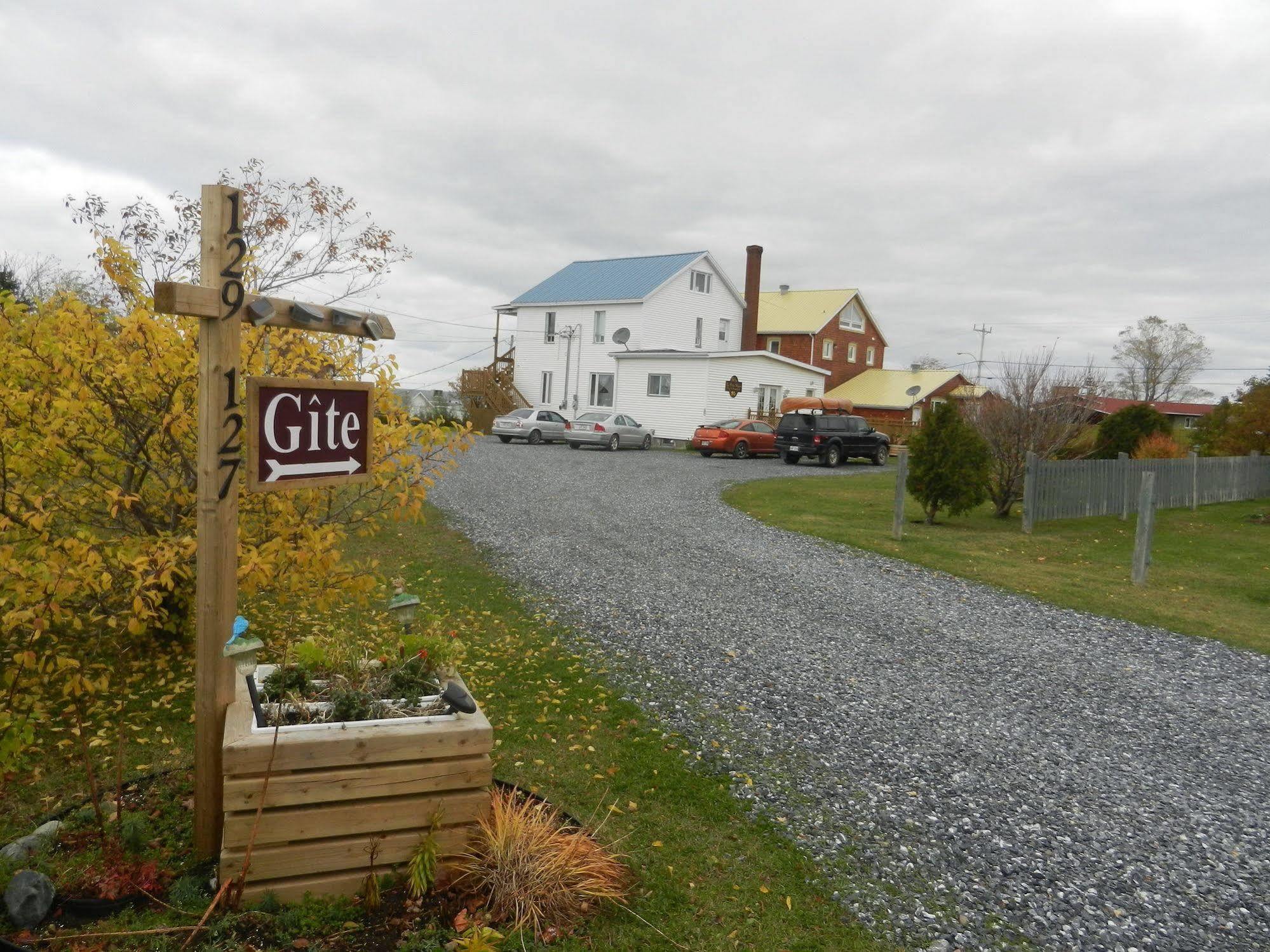 Gite La Ptite Falaise Hebergement Touristique Sainte Anne-des-Chênes エクステリア 写真